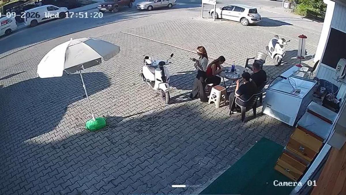 Kamyonetle çarpışan otomobil takla attı
