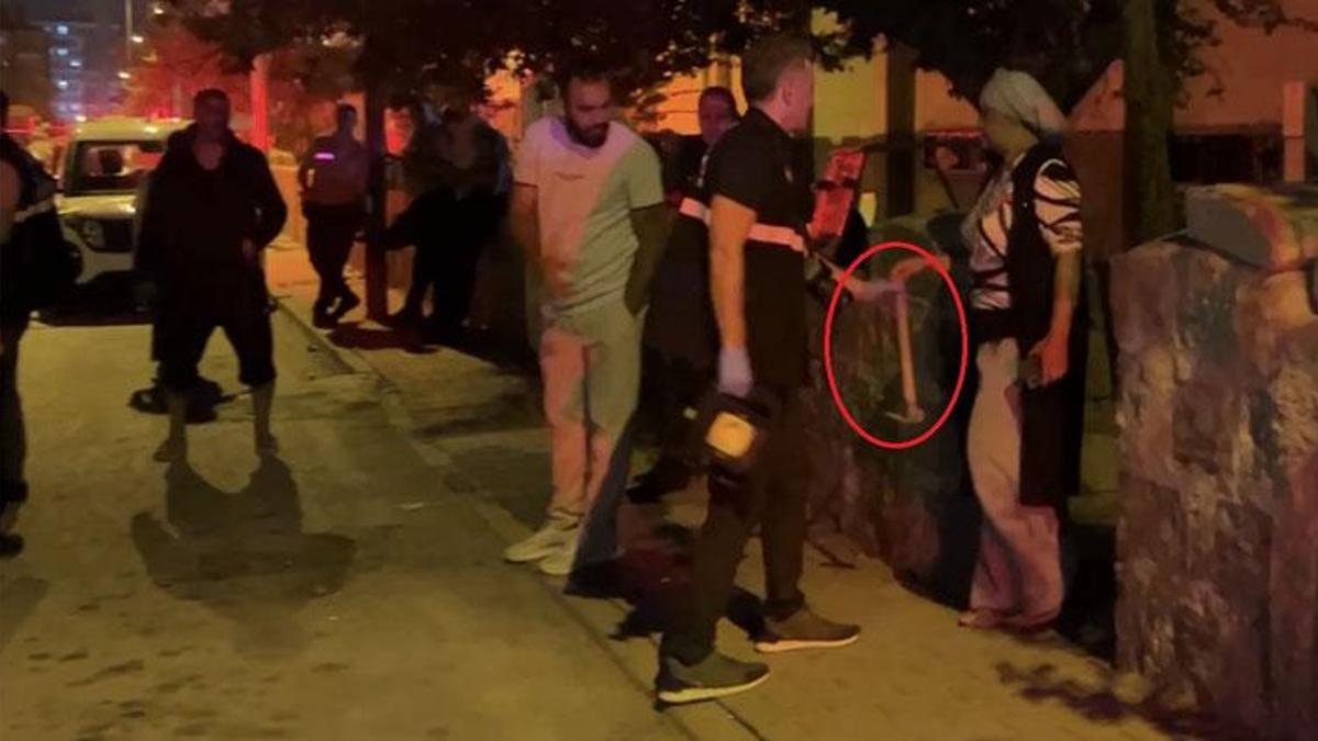 Keserle ev bastı bıçaklanarak hastanelik oldu