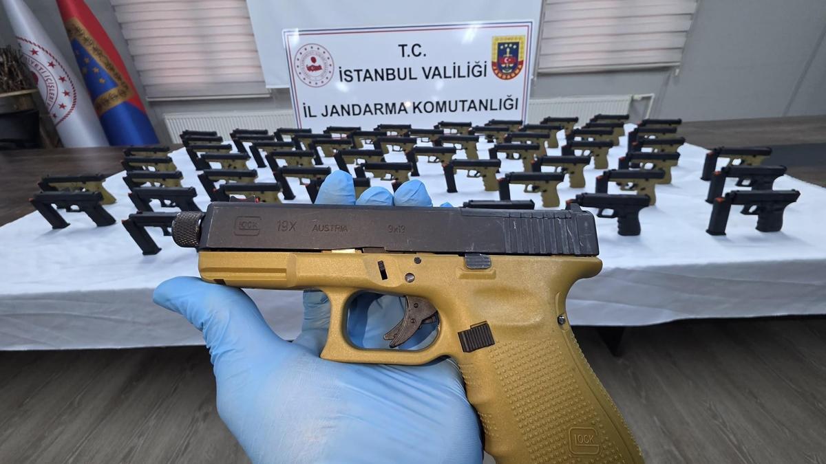 Eyüpsultan’da taksinin bagajından 108 tabanca çıktı; 2 şüpheli tutuklandı