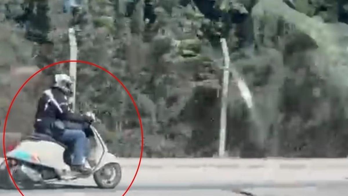 Motosikletiyle ters yönde ilerleyip trafiği tehlikeye attığı anlar kamerada