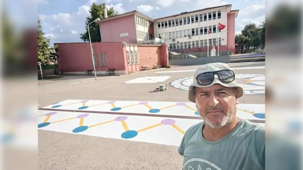 Okul müdür koltuğundan kalktı: Bahçeyi elleriyle çizip boyadı
