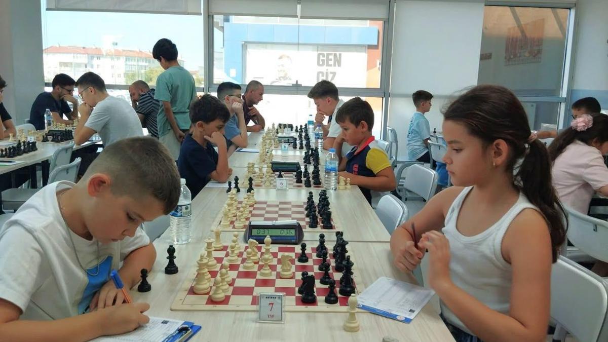Edirne'de Okula Merhaba Satranç Turnuvası düzenlendi