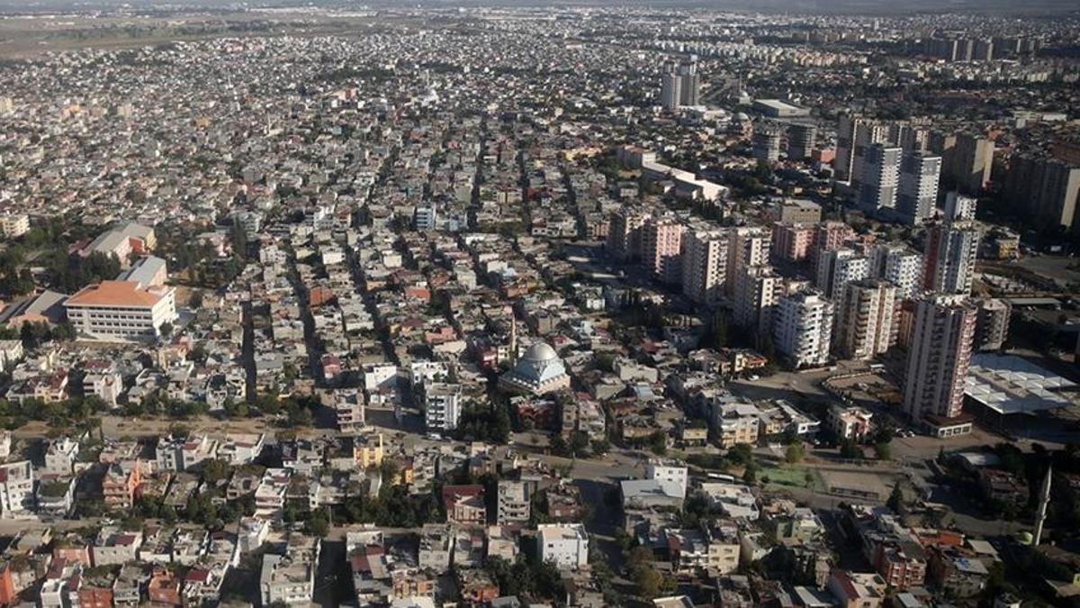 Okullar açıldı, Adana kriz patlak verdi
