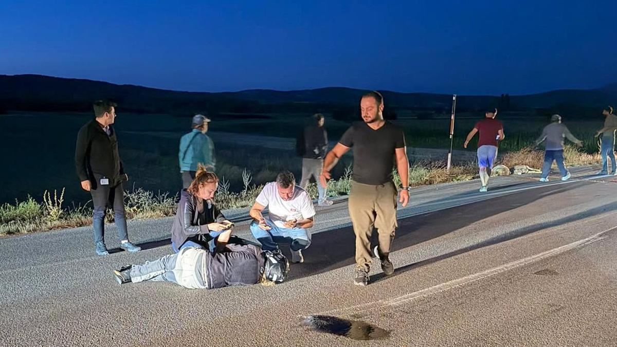 Avrupa turuna çıkan Fransız kadın, motosikletiyle koyunlara çarpıp yaralandı