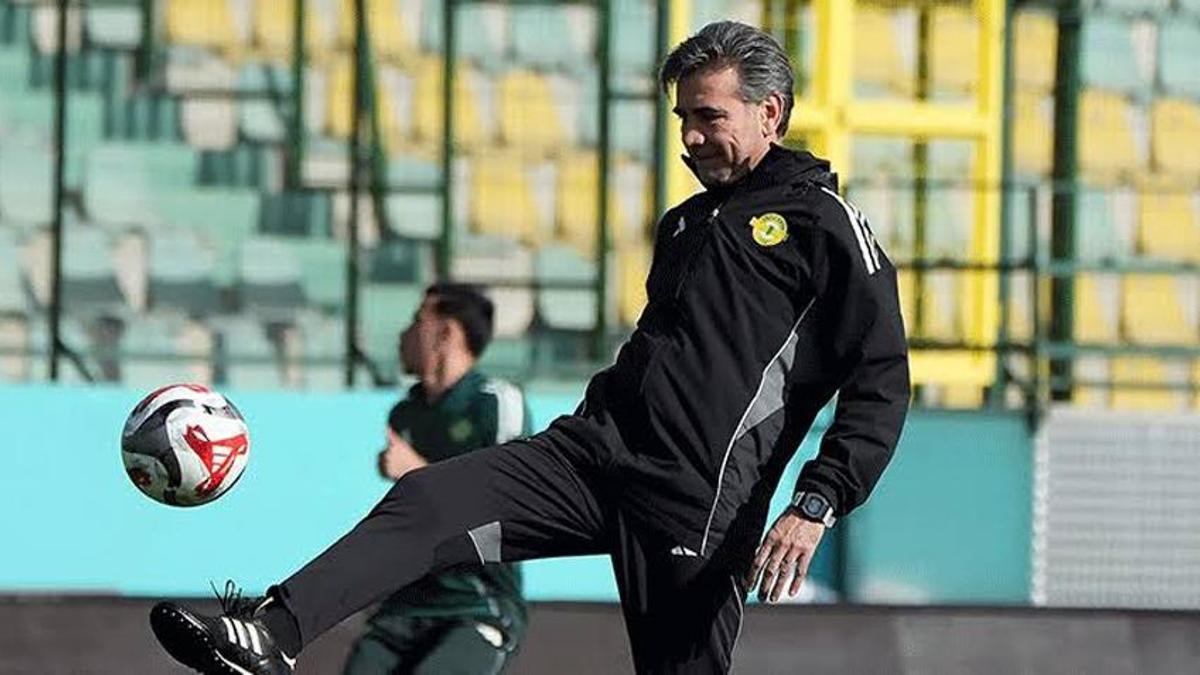Esenler Erokspor'dan ayrıldı, rakip takımın başına geçti