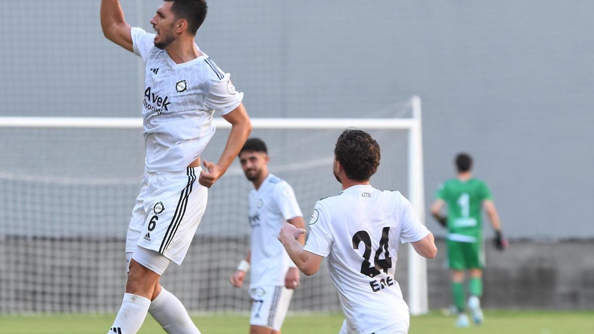 Altay'da Ceyhun Gülselam futbolu bıraktı