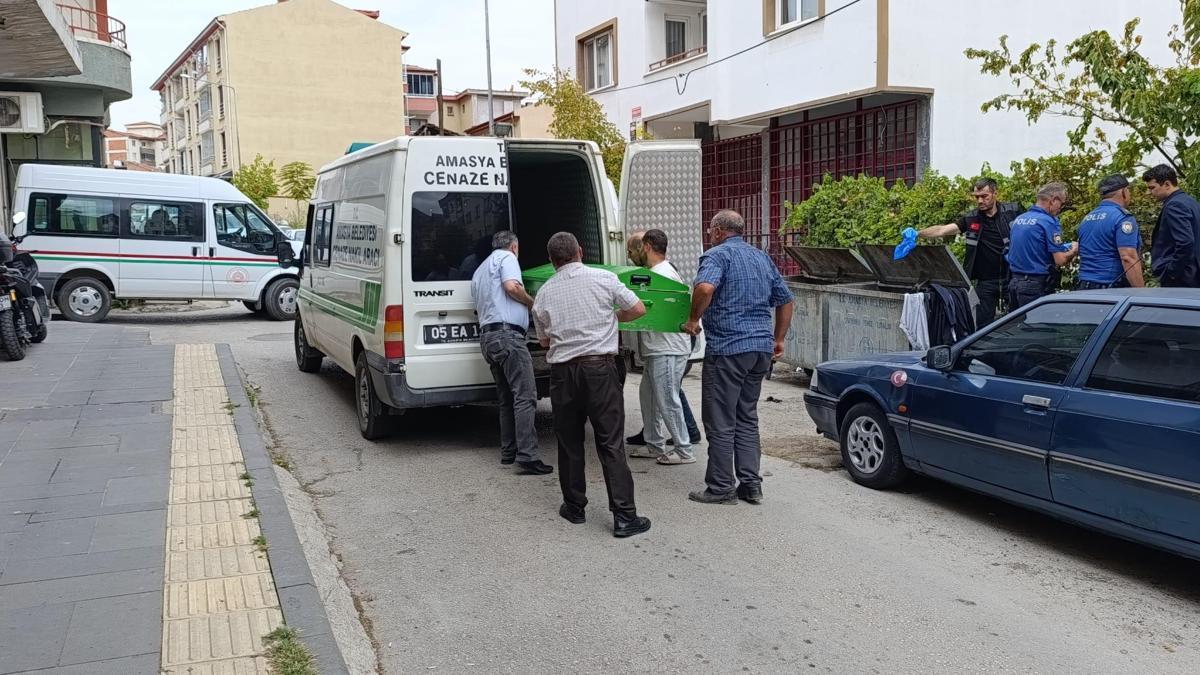 Yalnız yaşadığı evinde ölü bulundu