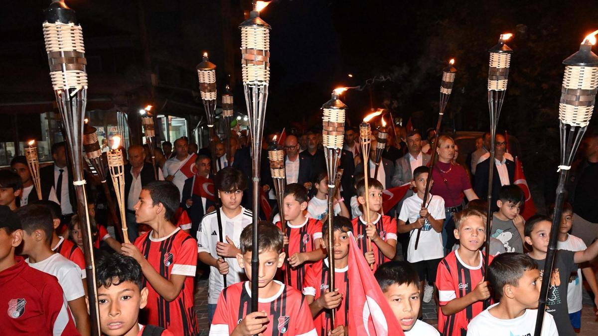 Başkan Akın, Manyas'ta fener alayına katıldı