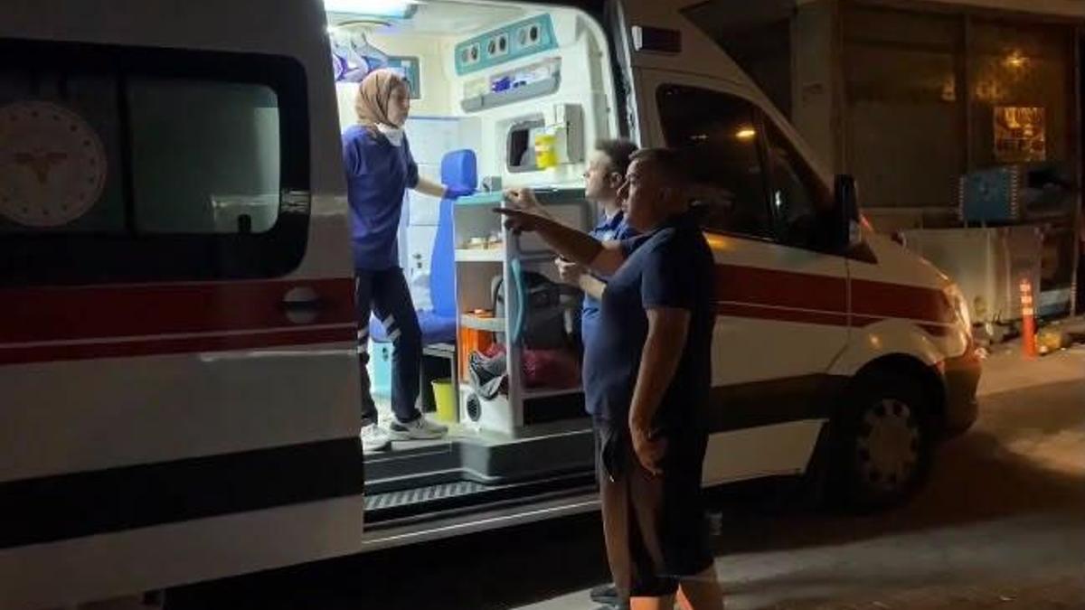 Zeytinburnu'nda 5 katlı binada yangın: 5 kişi dumandan etkilendi