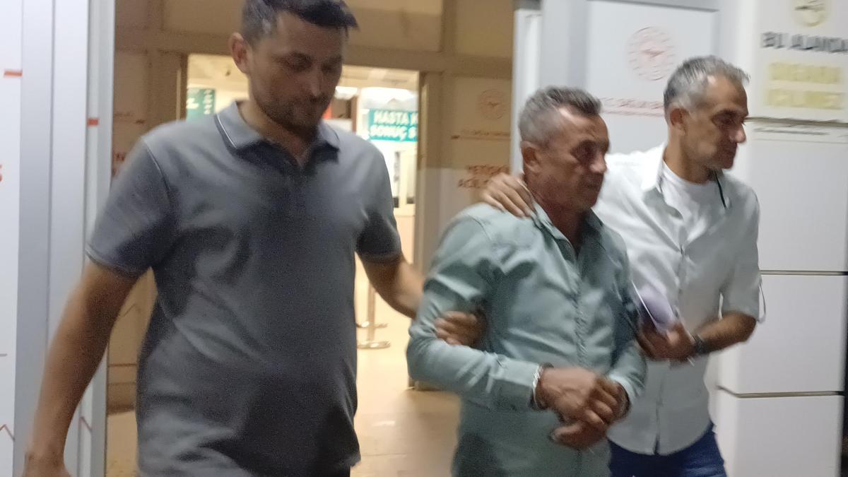 Parkta karşılaştığı husumetlisini bıçakla ağır yaraladı