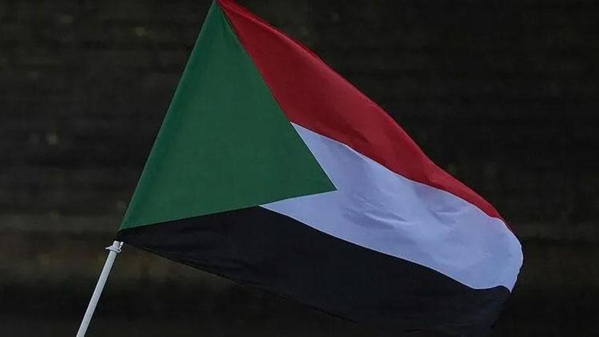 Altın madeninde meydana gelen göçükte en az 60 kişi hayatını kaybetti