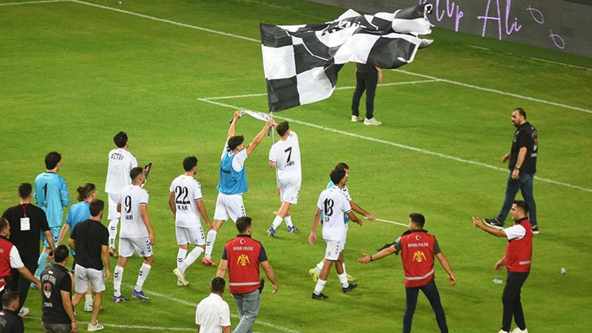 Altay'a 'bayrak' faturası: 60 bin TL ceza kesildi