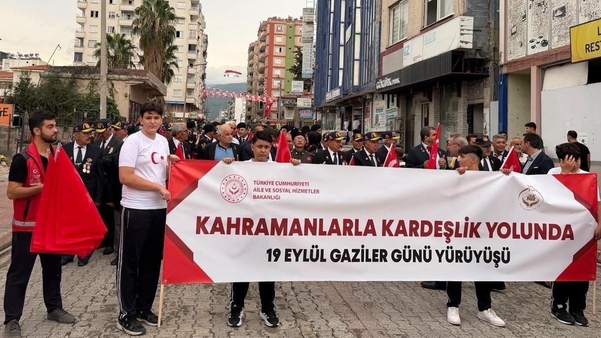 Osmaniye’de Gaziler Günü yürüyüşü