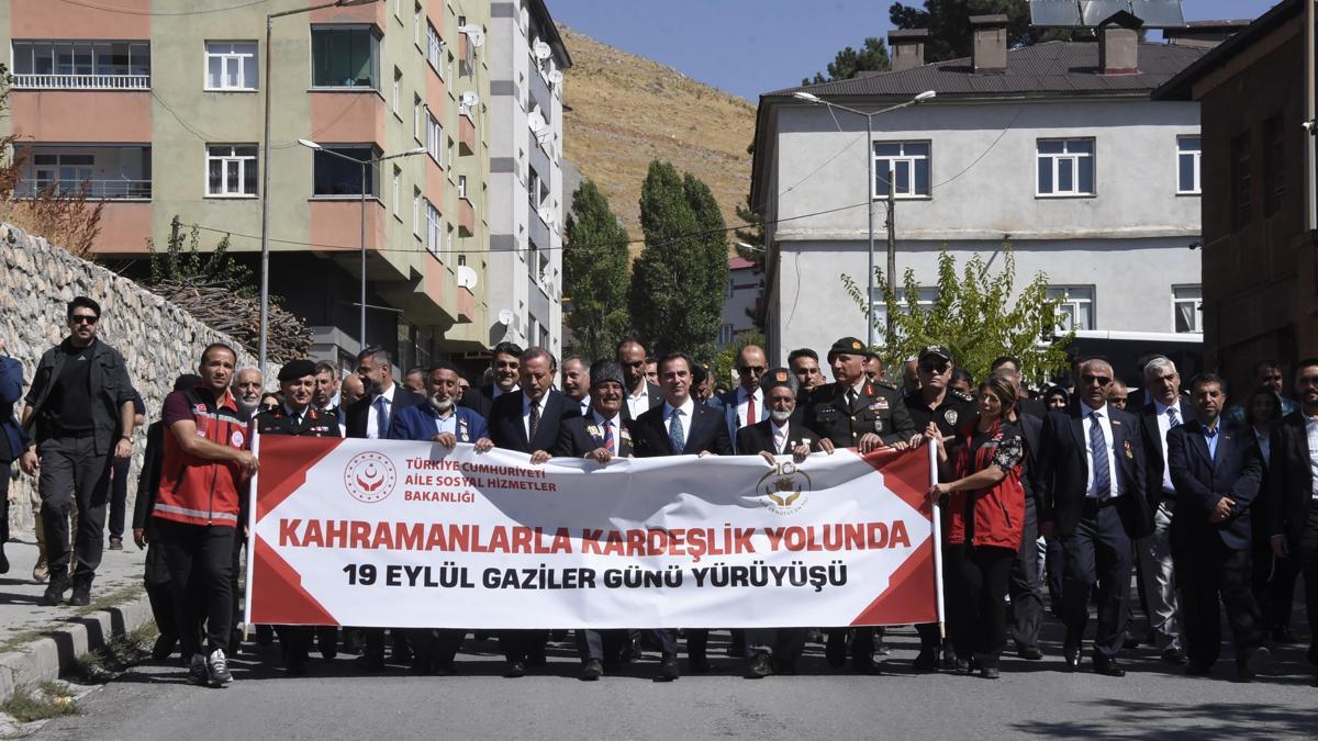 Bitlis’te “Kahramanlarla Kardeşlik Yolunda 19 Eylül Gaziler Günü Yürüyüşü” gerçekleştirildi
