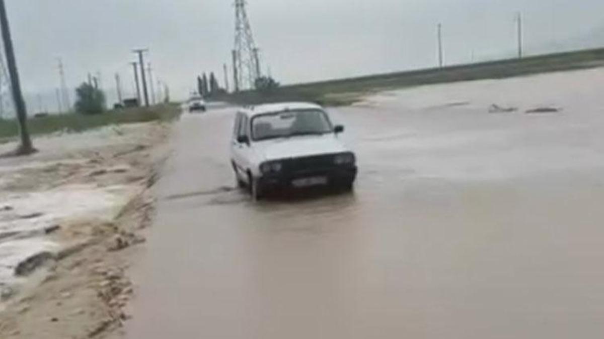 Sağanak sele neden oldu; tarım arazileri zarar gördü