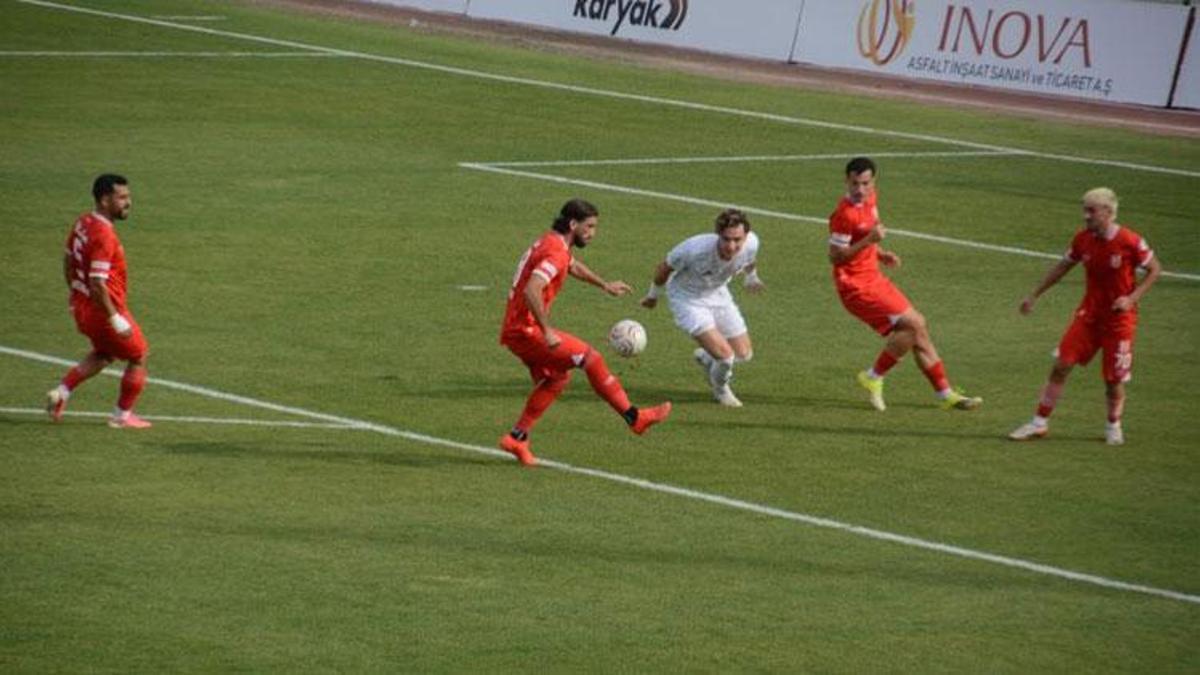 Balıkesirspor - Uşakspor maçında 5 gol vardı