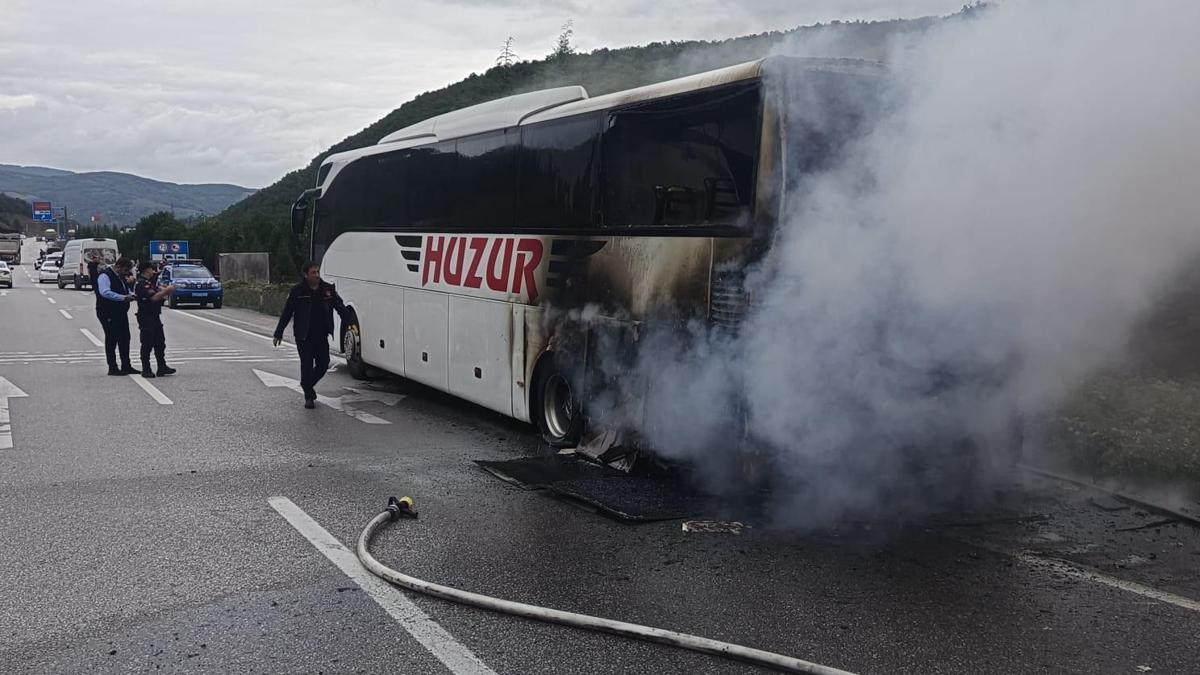 Yolcu otobüsü seyir halindeyken alev aldı