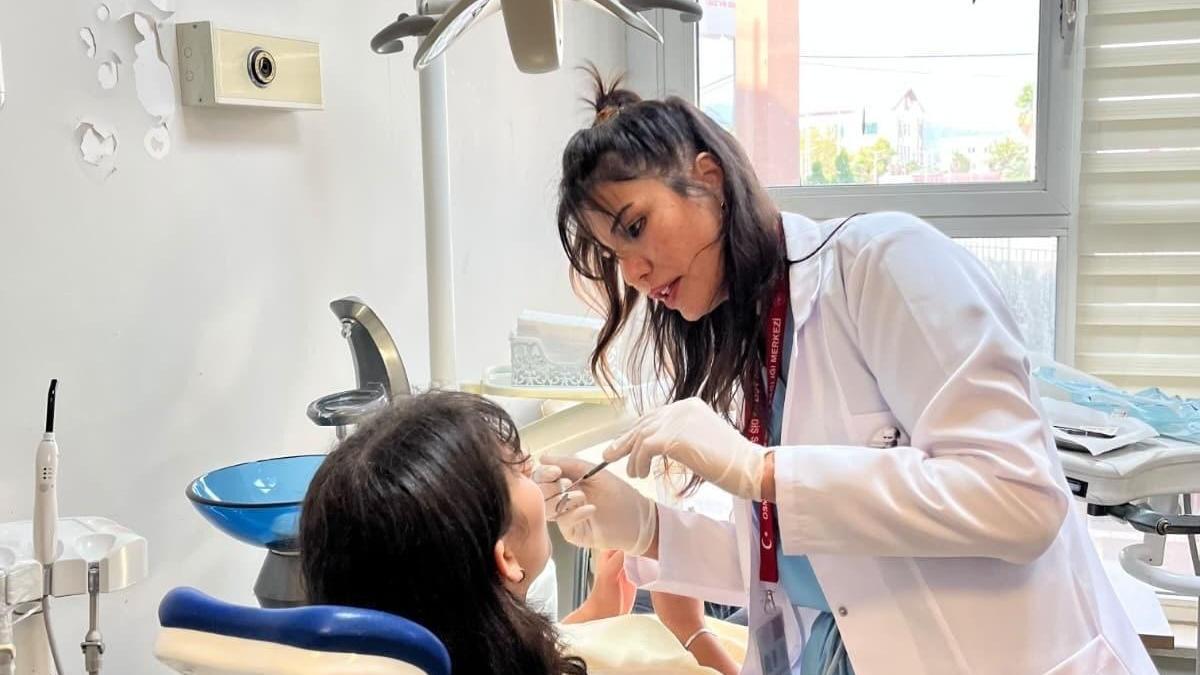 Osmaniye’de koruma altındaki çocuklara ağız ve diş sağlığı kontrolü