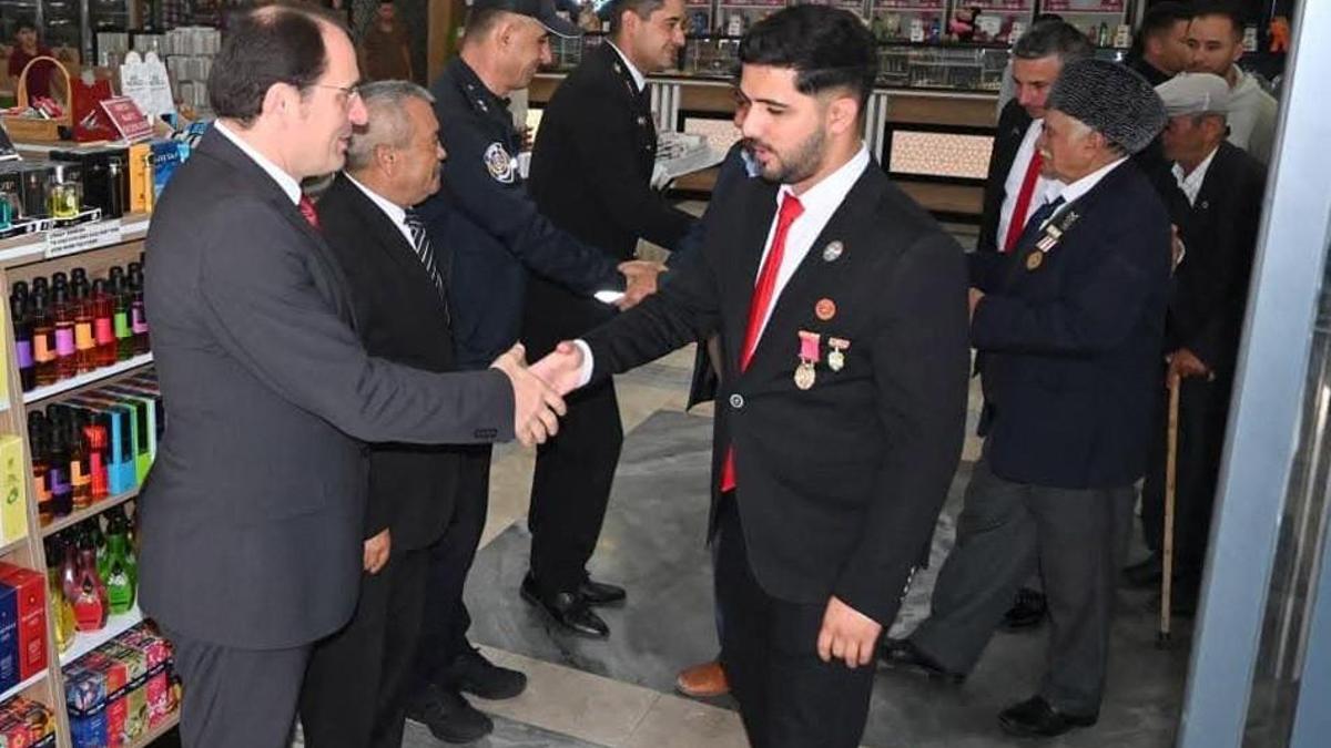 Gazi ve şehit aileleri yemekte biraraya geldi