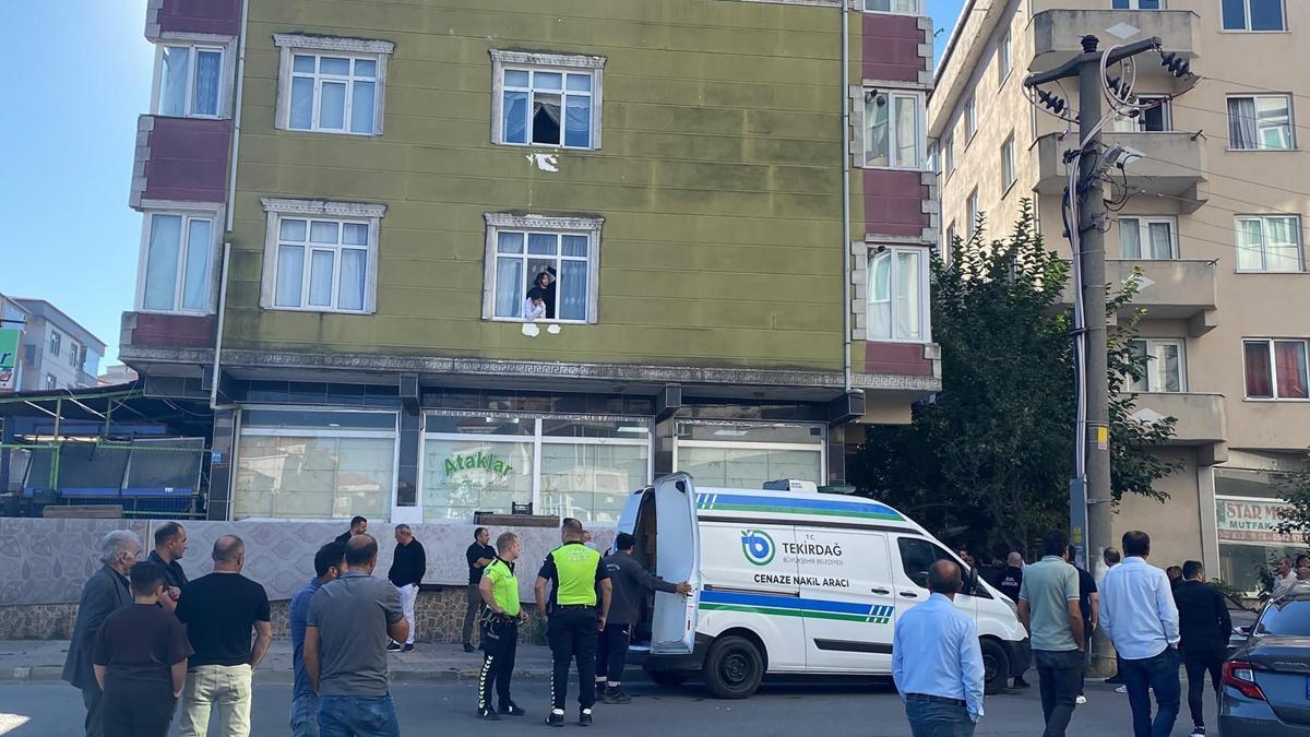 Tartıştığı eşini öldürüp, sabaha kadar başında bekledi
