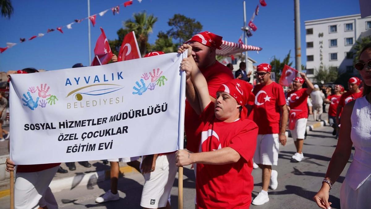 Ayvalık'ta 34'üncü Ayvalık Engelliler Kültür, Sanat ve Spor Şenlikleri başladı