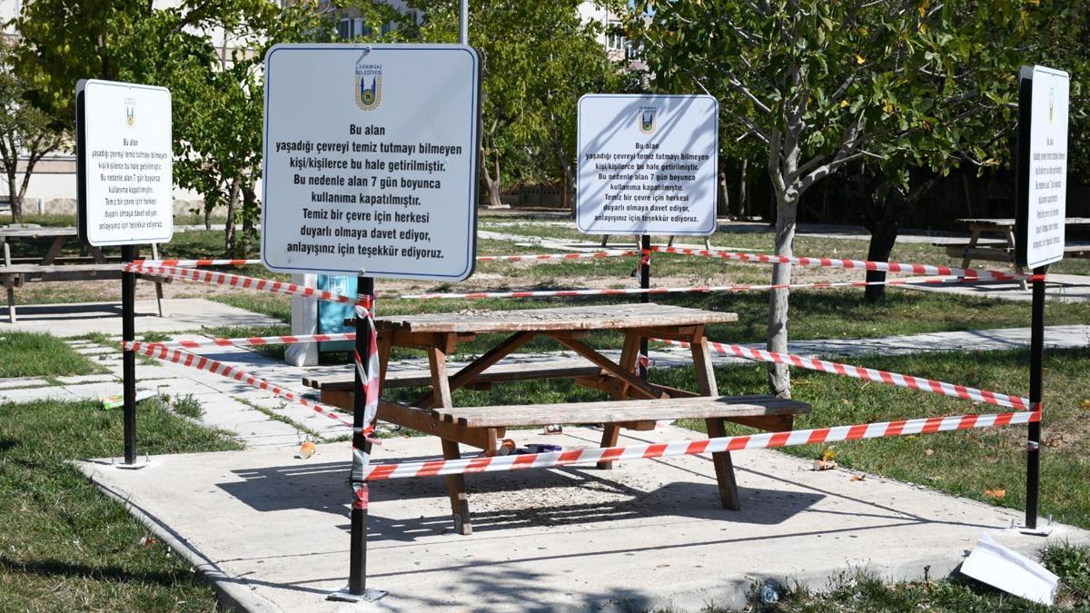 Park kirli bırakılması nedeniyle 7 gün kapatılan oturma grubu açıldı, kirletilen diğeri kapatıldı