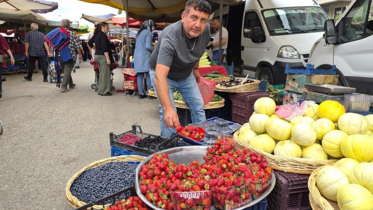 Eskişehir'de sonbahar geldi ama pazar tezgahları yazdan kalma