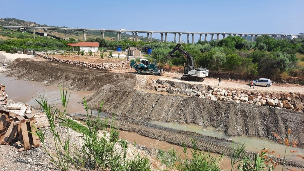 Mersin’de sel ve taşkın riskine karşı çalışmalar sürüyor