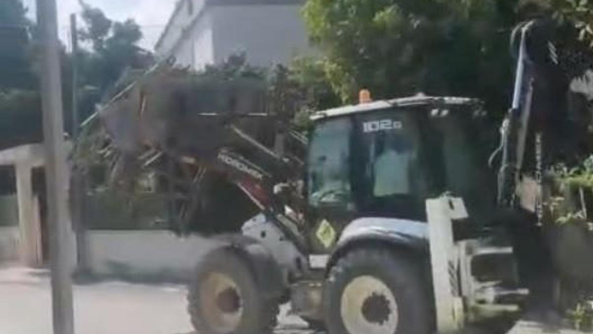 Trafikte yük taşıyan kepçenin operatörüne para cezası