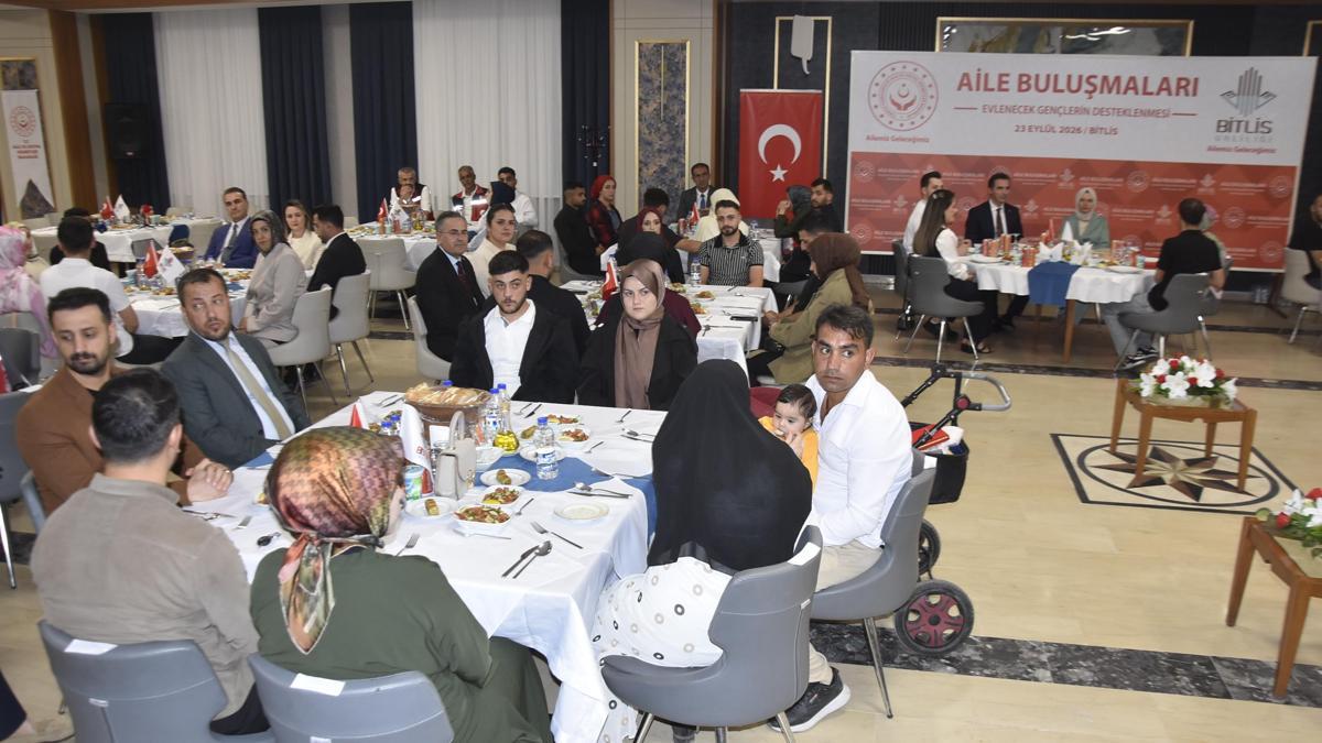 Bitlis’te devlet desteğiyle evlenen çiftler etkinlikte bir araya geldi