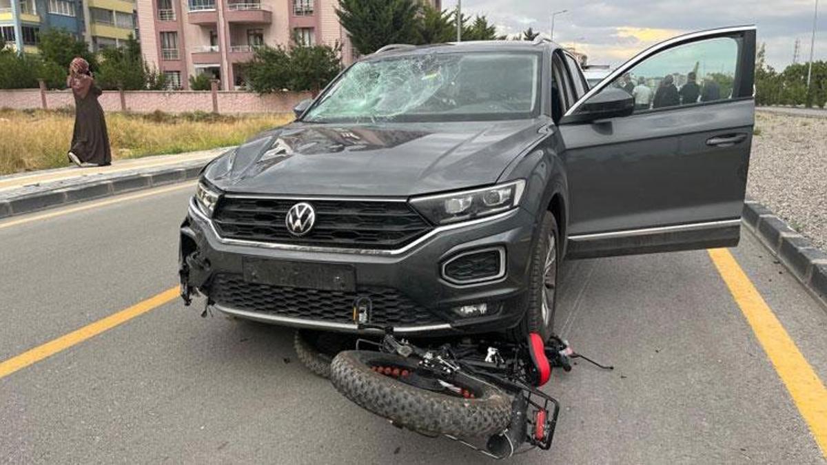 Otomobil ile elektrikli bisiklet çarpıştı kazada 1 kişi yaralandı