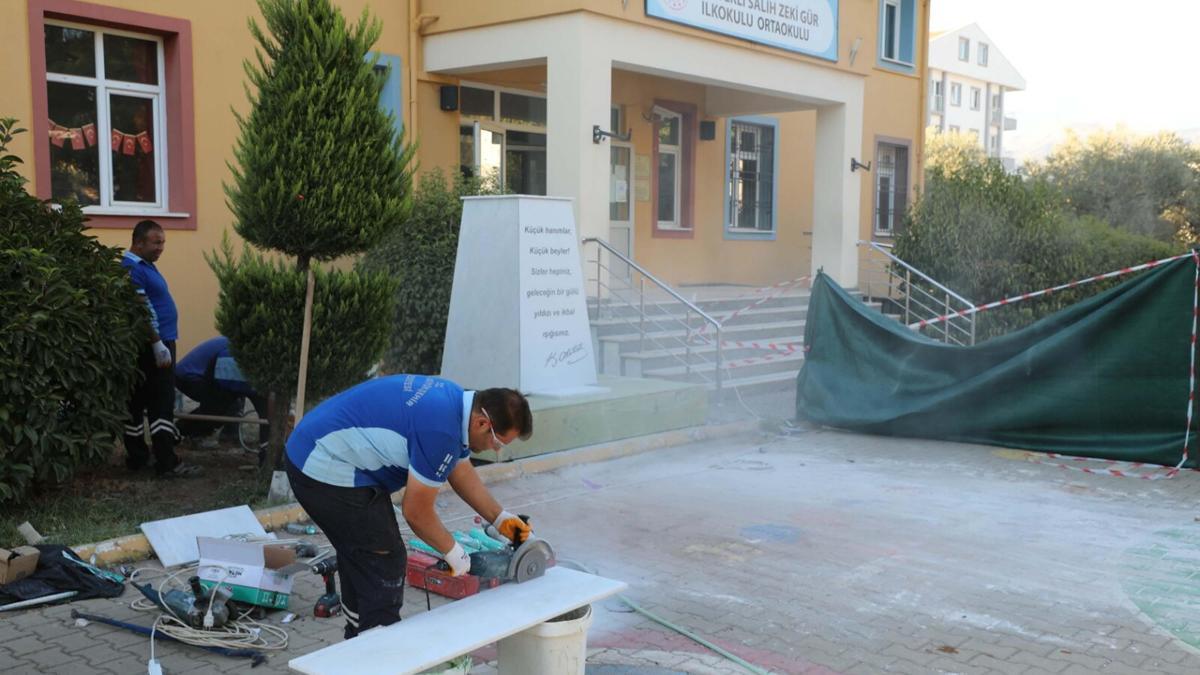 Muğla'da zarar gören Atatürk büstü, onarıldı