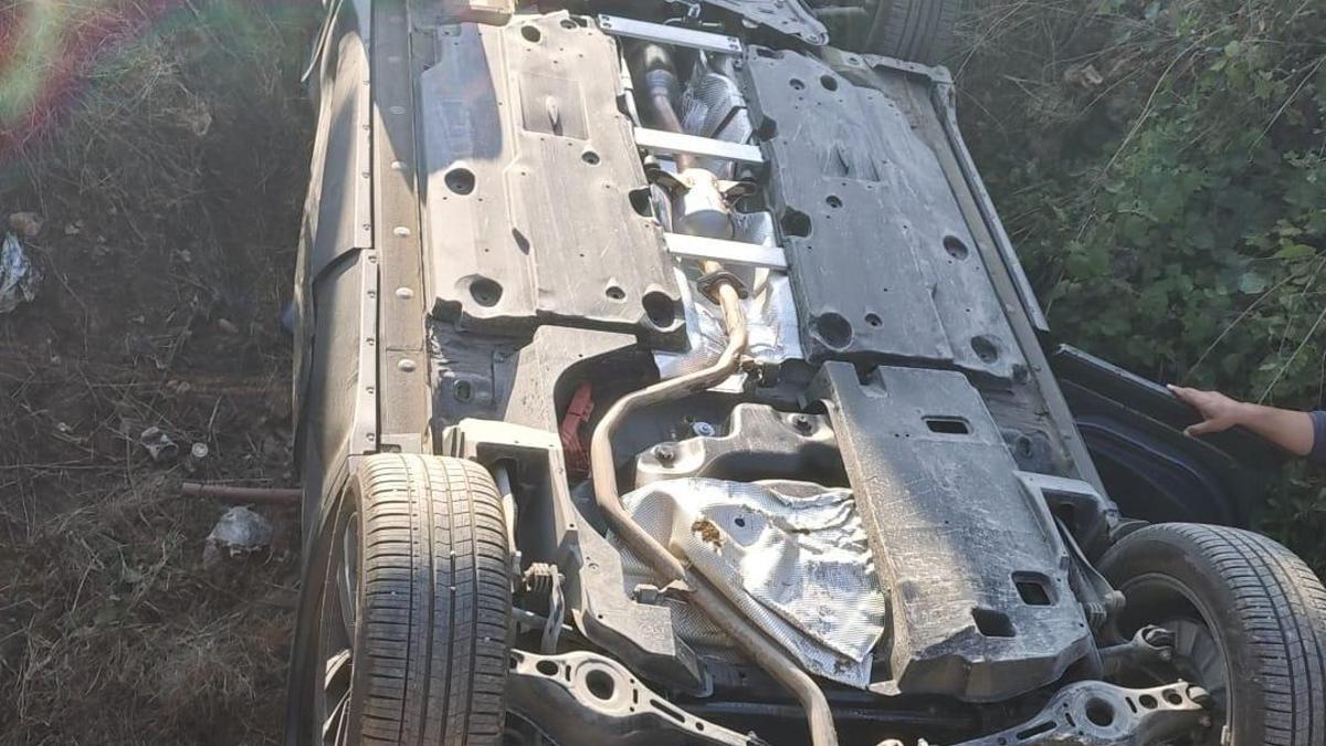 Bursa'da kontrolden çıkan otomobil dere yatağına düştü: 5 yaralı