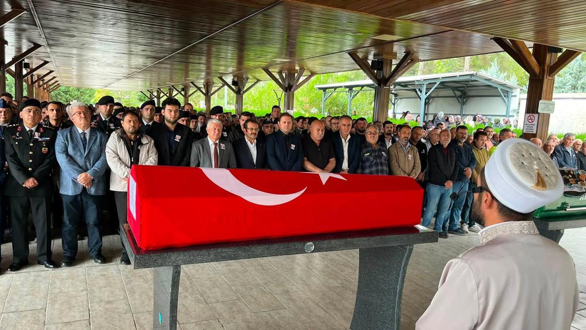 Kalp krizi geçirerek ölen Astsubay Başçavuş İbrahim Ay, toprağa verildi