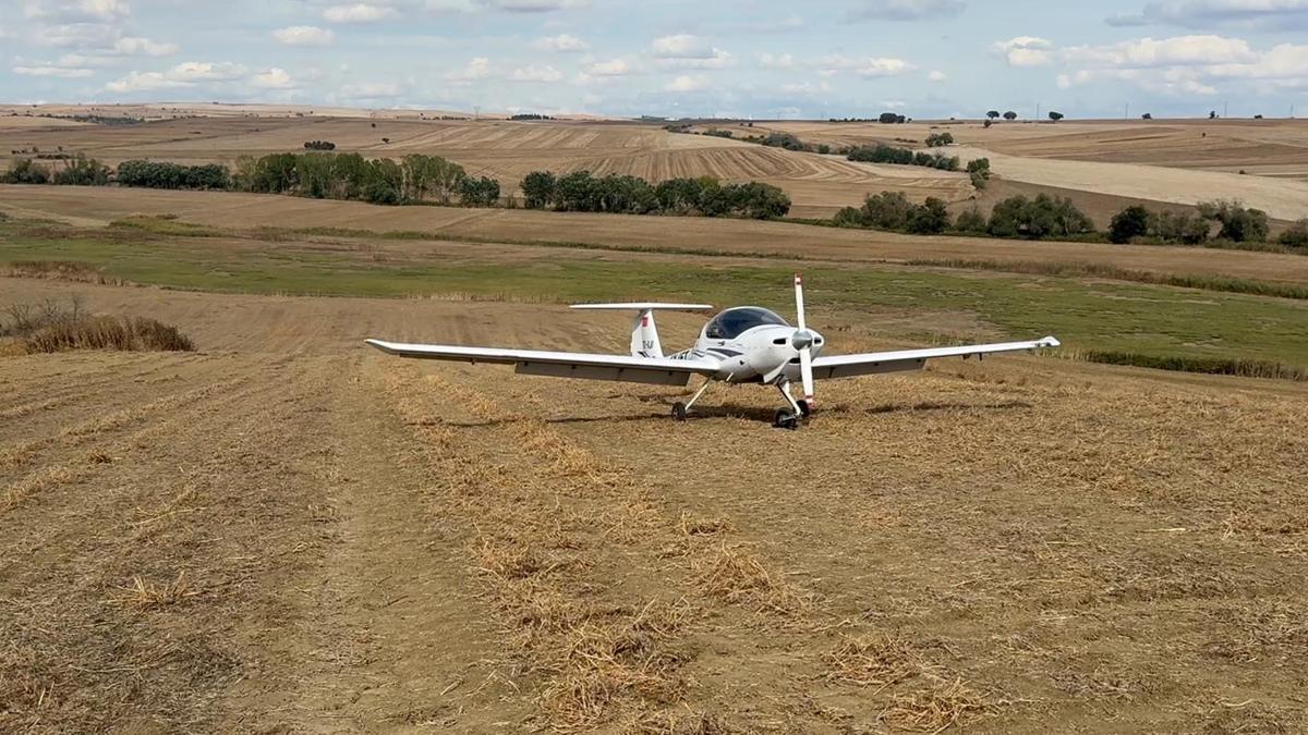Tekirdağ'da eğitim uçağı, tarlaya zorunlu iniş yaptı