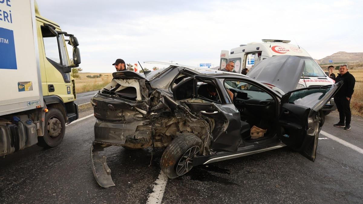 Nevşehir'de iki otomobilin çarpıştığı kazada 2'si çocuk 6 kişi yaralandı