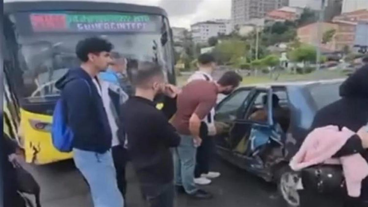 Başakşehir'de İETT ile otomobil çarpıştı: 3 yaralı
