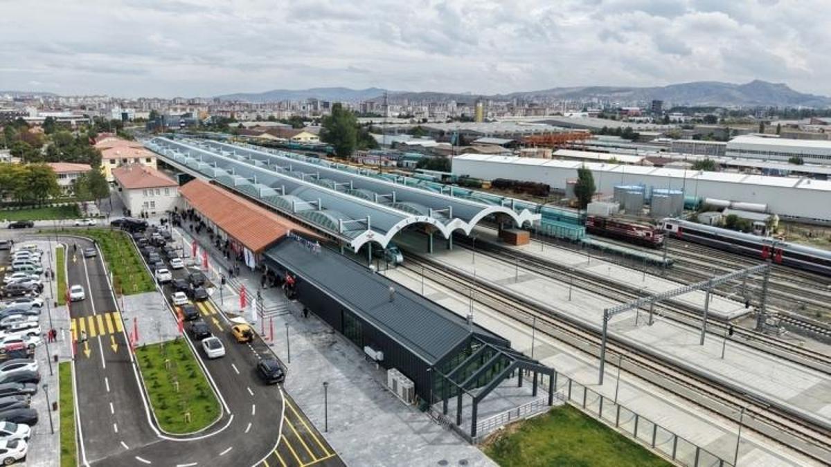 Sivas'ta yeni YHT Garı hizmete açıldı: 1005 metrekareye kuruldu