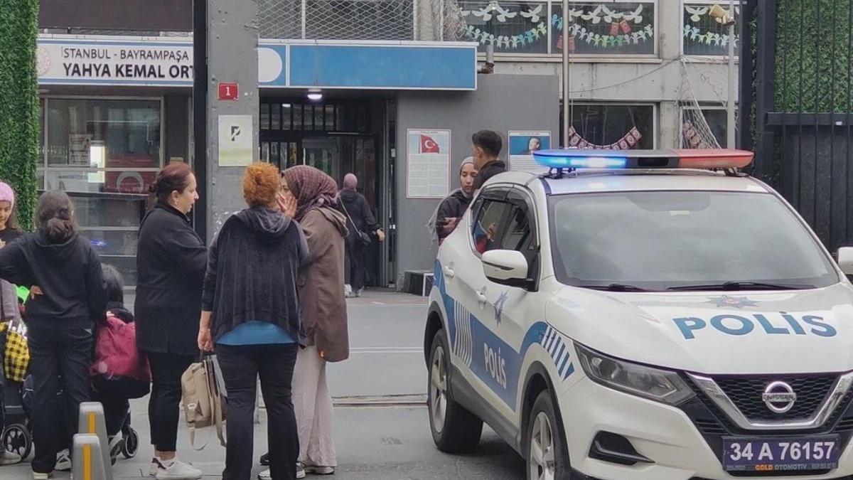 Polisten kaçarken yakalandılar! Silahı 12 yaşındaki çocuklara saklatmışlar