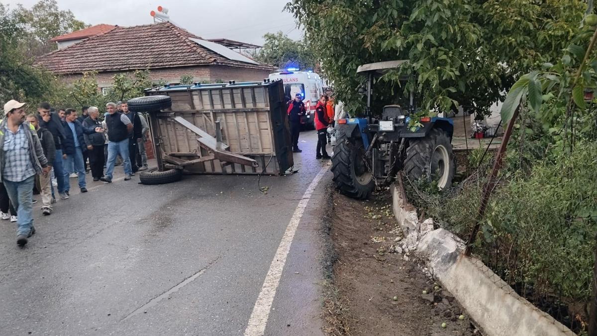 Balıkesir’de traktör römorku devrildi: 23 yaralı