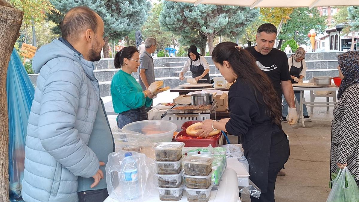 Beypazarı'nda Gazze yararına kermes düzenlendi
