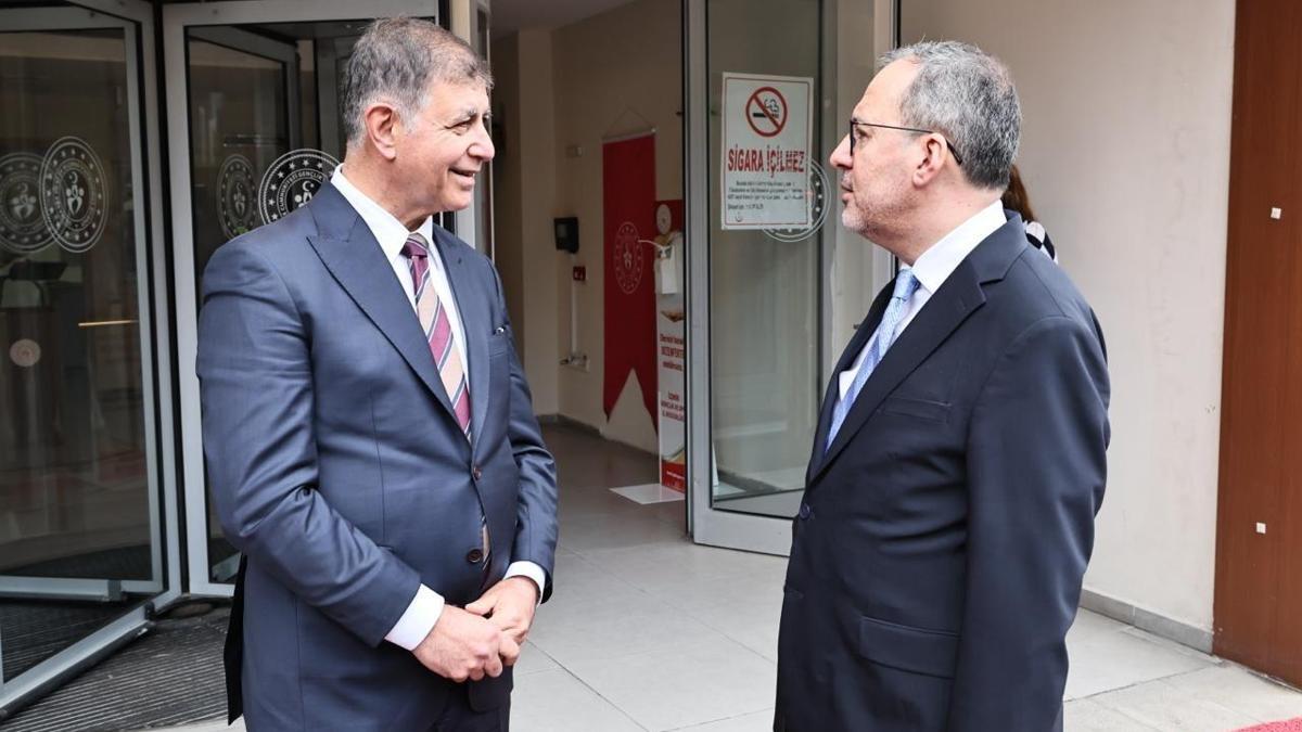 Kasapoğlu, Cemil Tugay ile ilgili konuştu: Siyasette kapılar peşinen kapanmaz