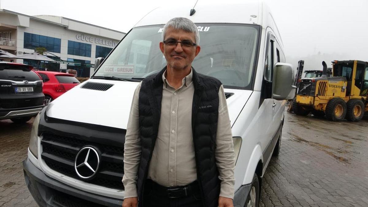 Görülmemiş yetenek! Ne konuşsa tersten söylüyor