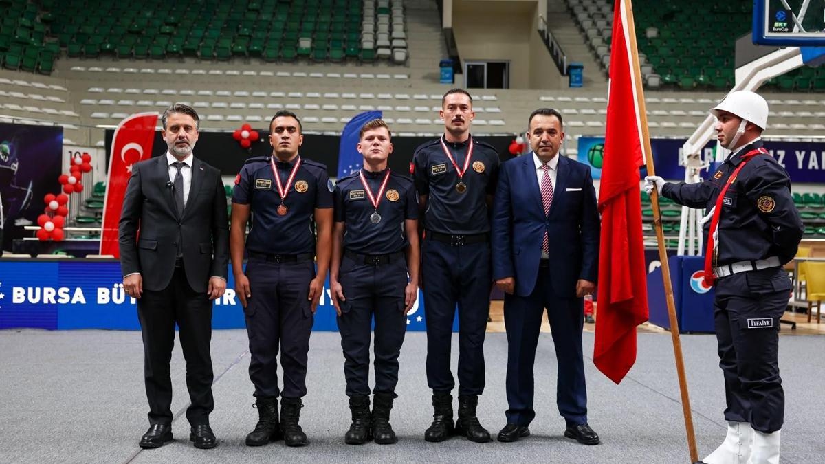 Bursa'da İtfaiye Mesleki Eğitim Tamamlama Töreni düzenlendi