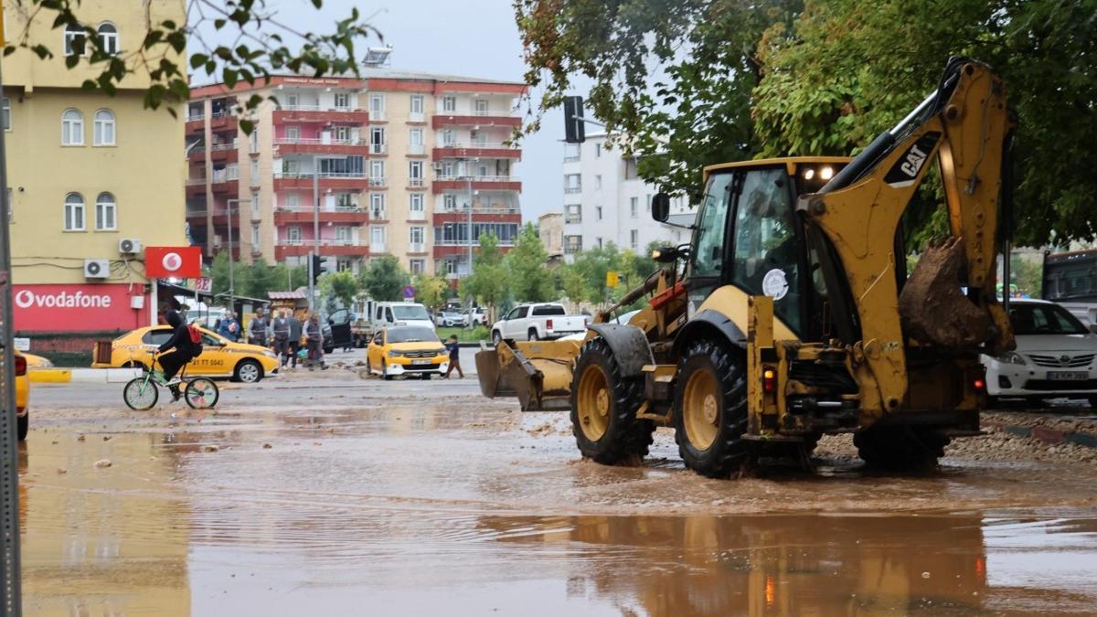 Diyarbakır’da sağanak ve dolu etkili oldu