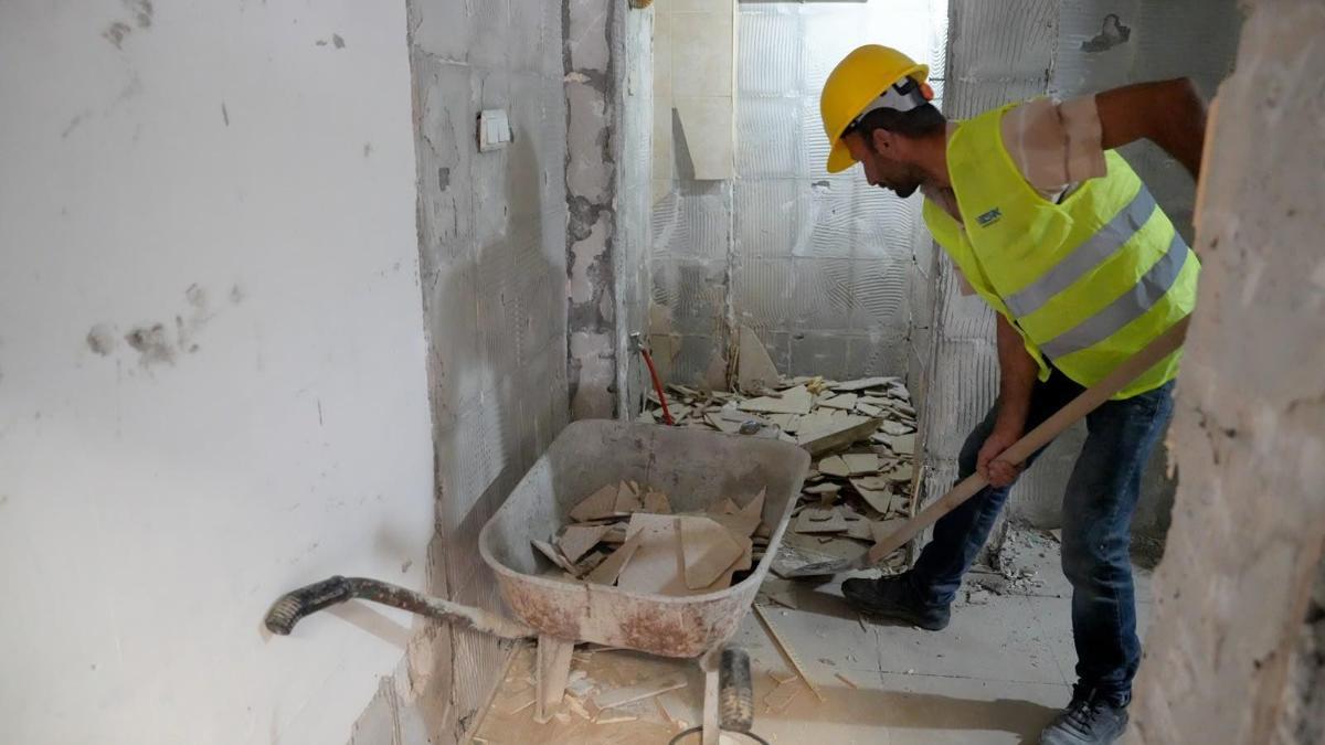 Çukurova'da kapalı semt pazarları yenileniyor