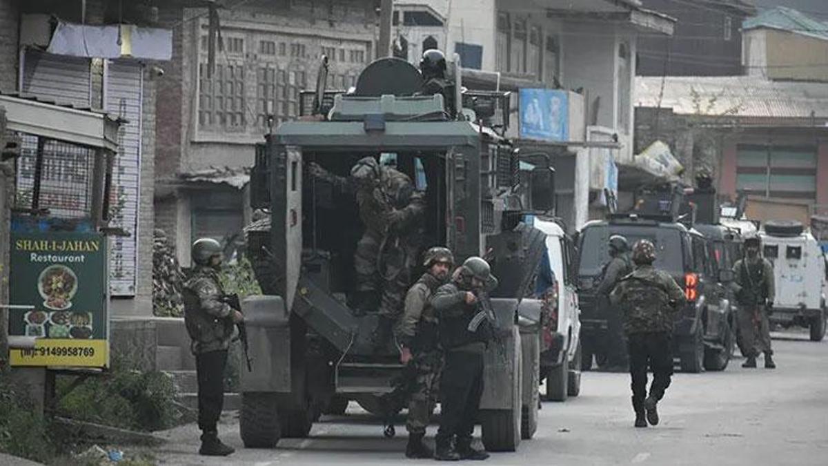 Hindistan güvenlik güçleri Pakistan sınırında sivillere ateş açtı: 2 ölü, 1 yaralı