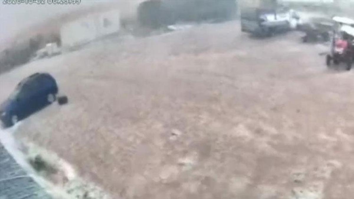 Şiddetli fırtına ve sağanak tarım arazilerine zarar verdi