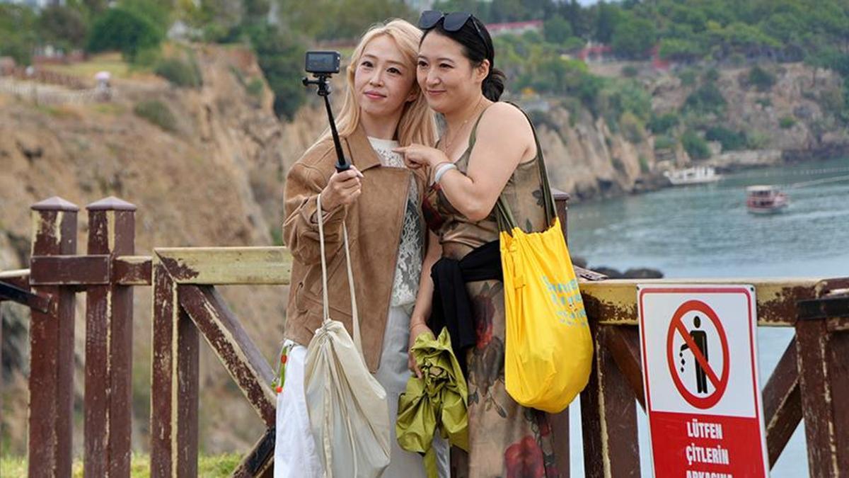 Antalya'da turistler inanamadı! Tam 40 metre, telefona sarıldılar