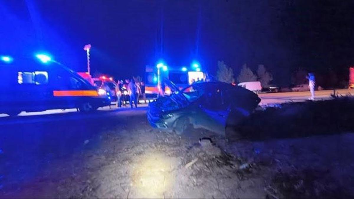 2 otomobilin çarpıştığı kazada 3’ü ağır 5 kişi yaralandı
